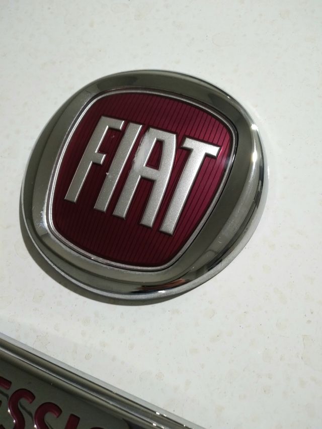 Emblemas FIAT 3D y PROFESSIONAL originales