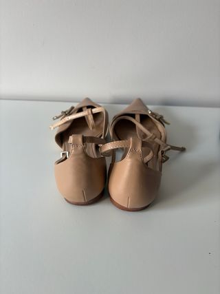 Bailarinas MANGO burdeos
Bailarinas nude
Sandalias