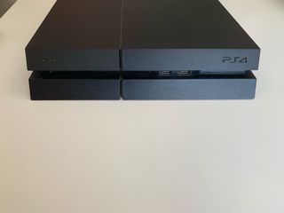PS4 (PlayStation 4) negra