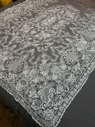 Manteleta fallera plata-blanca