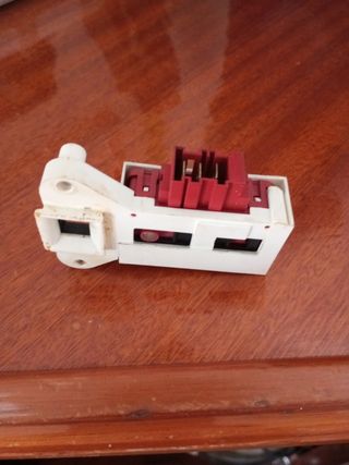 Bloqueo puerta lavadora Fagor F-2810