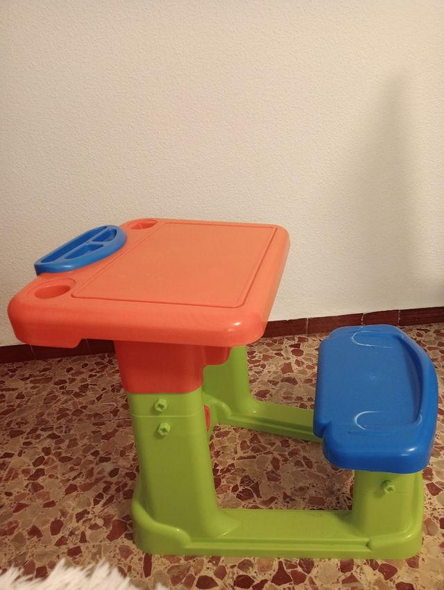 Pupitre infantil de plástico