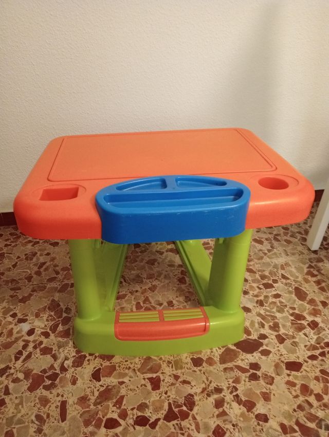 Pupitre infantil de plástico