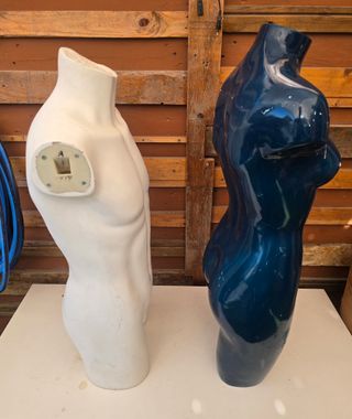 Maniquís expositores: azul y blanco