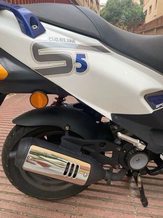 Ciclomotor Daelim S-Five