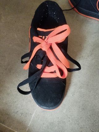 Zapatillas Heelys  con ruedas casi nuevas