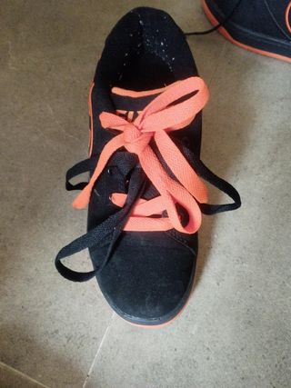 Zapatillas Heelys  con ruedas casi nuevas