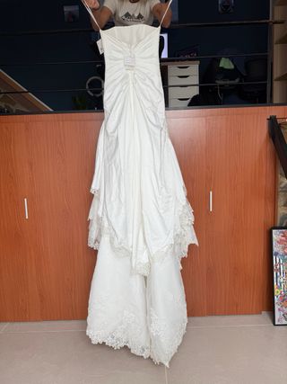 Vestido de novia con cola- blanco - sin usar
