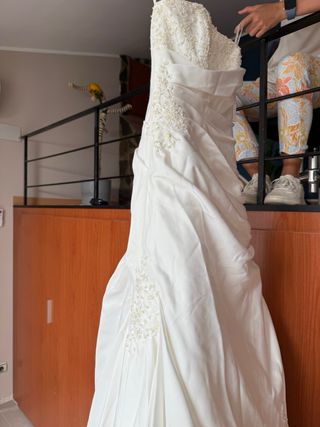 Vestido de novia con cola- blanco - sin usar