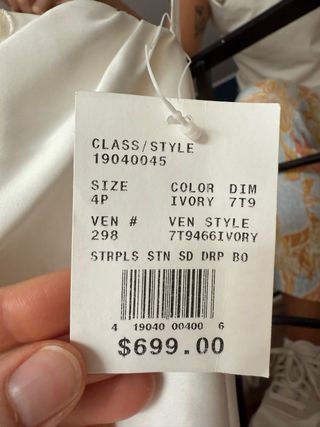 Vestido de novia con cola- blanco - sin usar