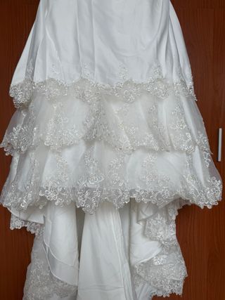 Vestido de novia con cola- blanco - sin usar
