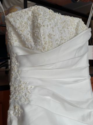Vestido de novia con cola- blanco - sin usar