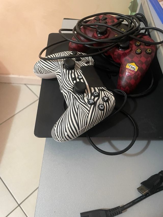 PS4 (PlayStation 4) - 2 Controller