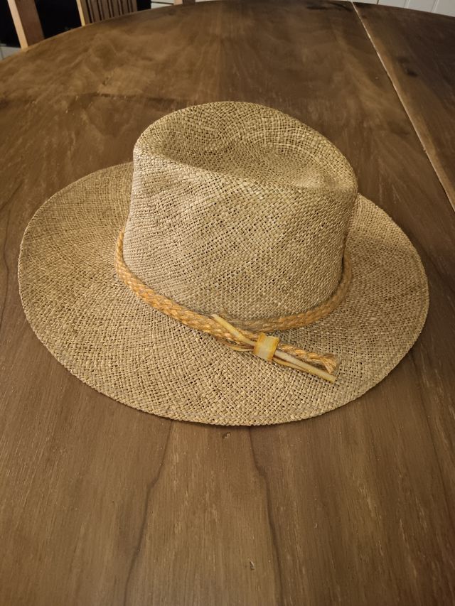 Cappello estivo marrone chiaro