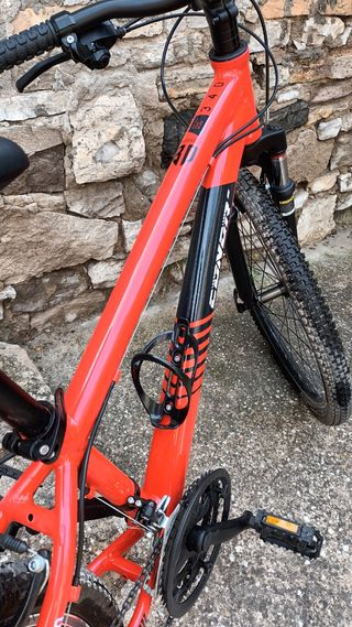 Bicicleta Conor 340 roja. 
24 pulgadas. 21 vel.