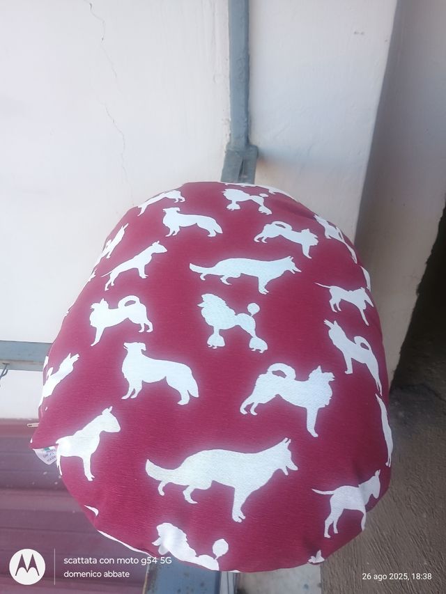 Cuscino per animali rosso e bianco