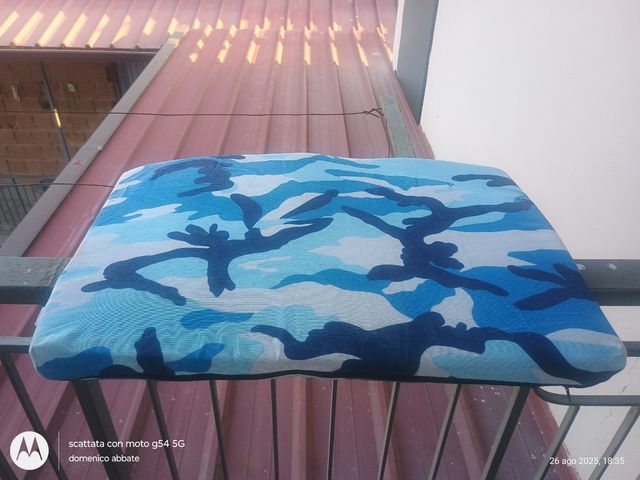 Cuscino mimetico blu