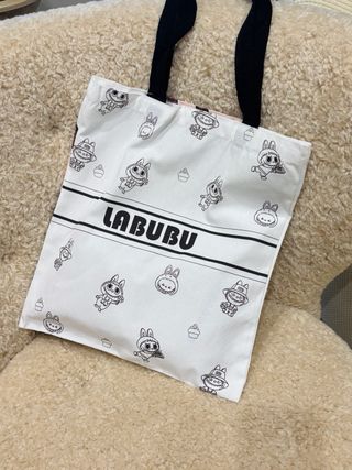 Bolso Tote Labubu una abrazo