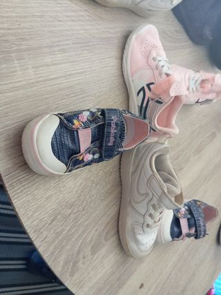 3 pares bambas niña/niño la talla es la 26 los 3 
