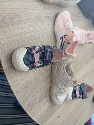 3 pares bambas niña/niño la talla es la 26 los 3 