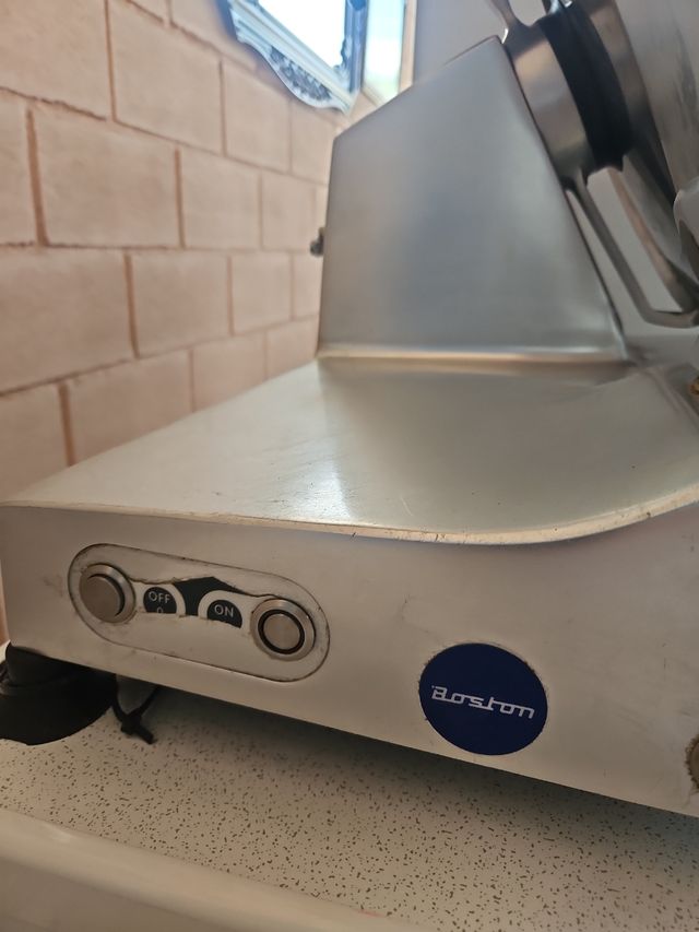 Cortafiambres - Máquina de cortar fiambre. 