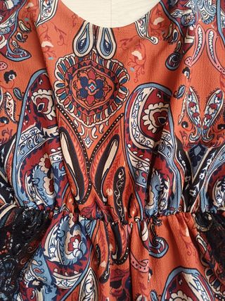 Mono corto estampado paisley