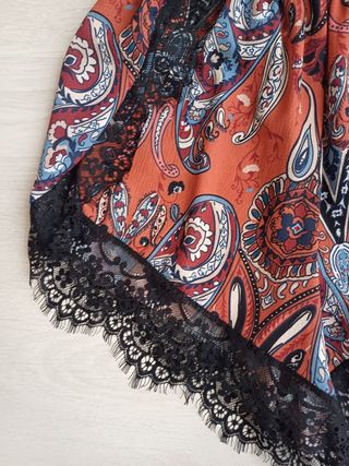 Mono corto estampado paisley