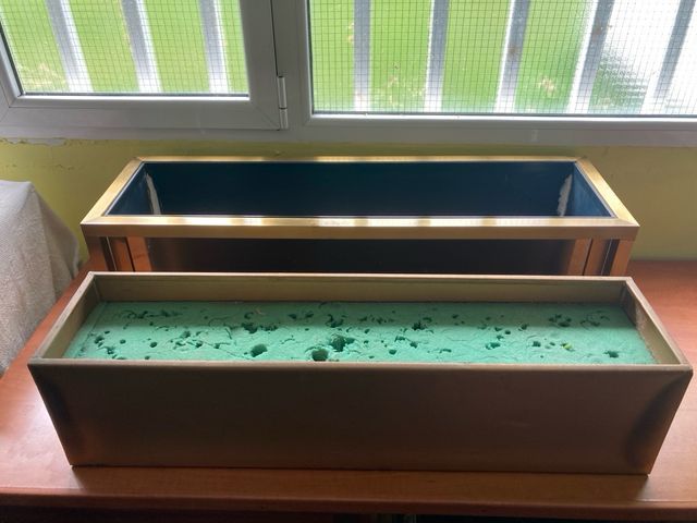 Jardinera con espejos de latón dorado vintage