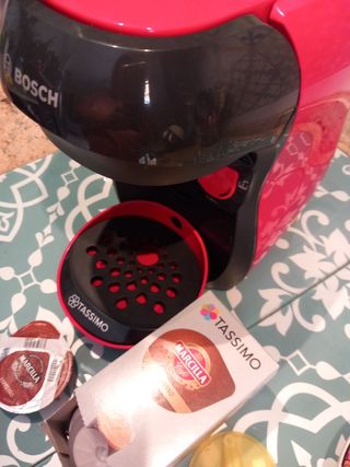 Cafetera Tassimo Bosch roja