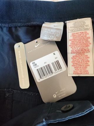 Pantalones NIKE hombre.  Media pierna. Corte ancho