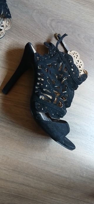 Sandalias negras tacón bajo talla 35