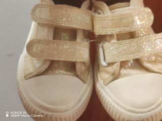 Zapatillas niña beige/blancas
