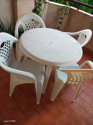 Mesa+4 sillas jardín - plástico blanco