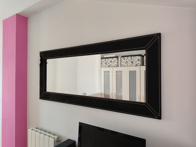 Espejo negro con marco de cuero sintético