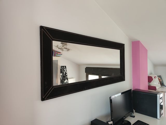 Espejo negro con marco de cuero sintético