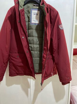 Chaqueta Tommy Hilfiger roja burdeos 