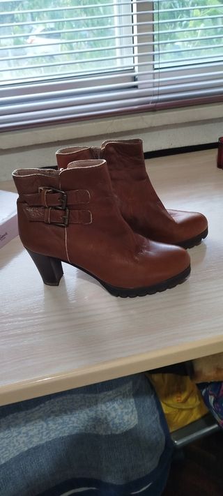 Botines piel marrón