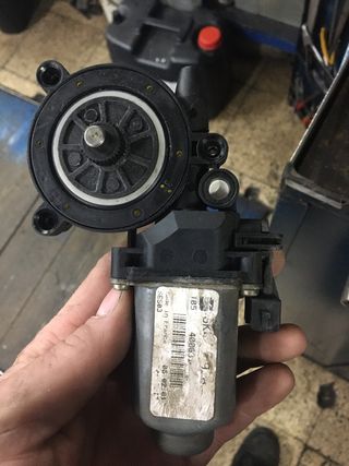 Motor elevalunas Seat Ibiza año 2001