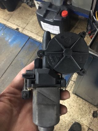 Motor elevalunas Seat Ibiza año 2001
