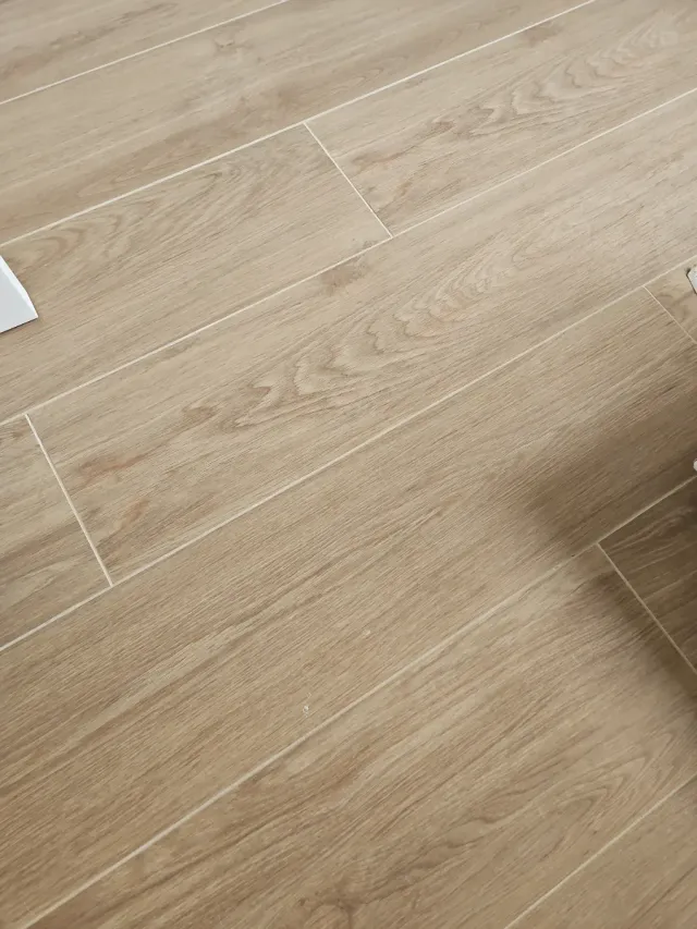 Suelo porcelánico Natucer efecto madera 20x120cm