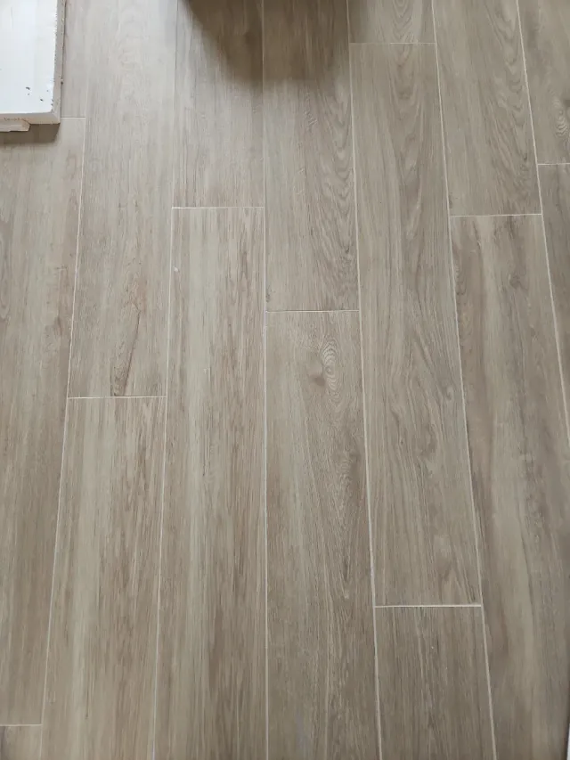 Suelo porcelánico Natucer efecto madera 20x120cm