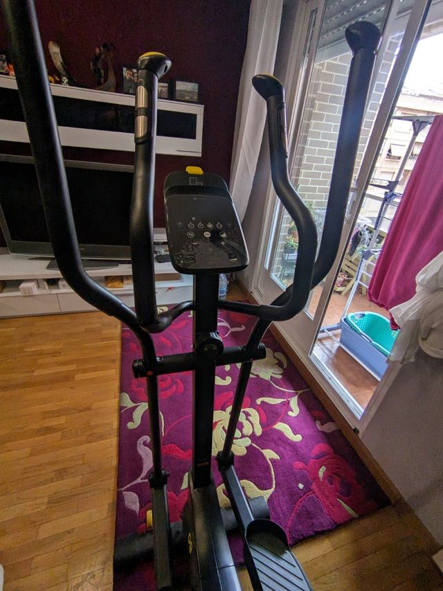 Elíptica Domyos 520/09 autoalimentada