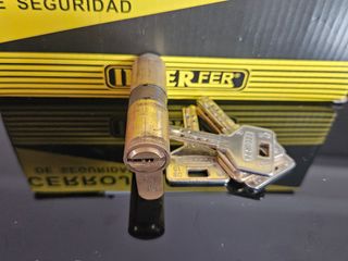 Cerrojo y llaves - Cerradura Seguridad