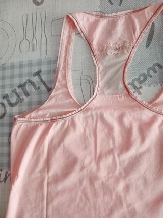 Top rosa con puntilla 