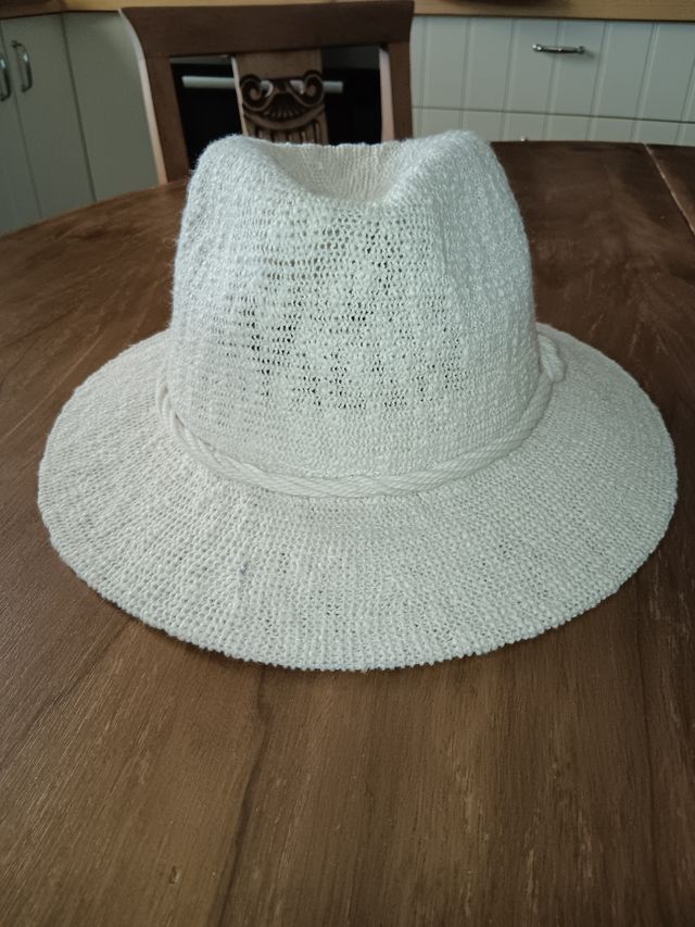 Cappello estivo color panna