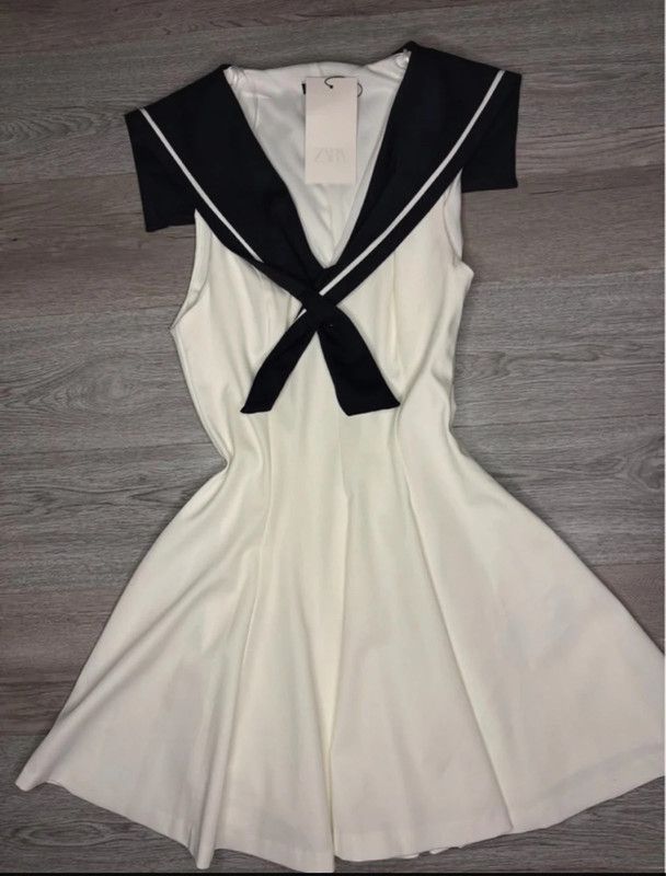 Vestido Marinero Blanco y Azul Marino Zara