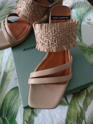 Sandalias Angel Alarcon beige