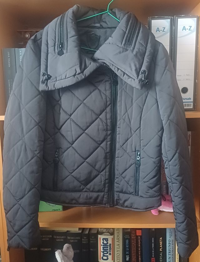 Cazadora acolchada negra