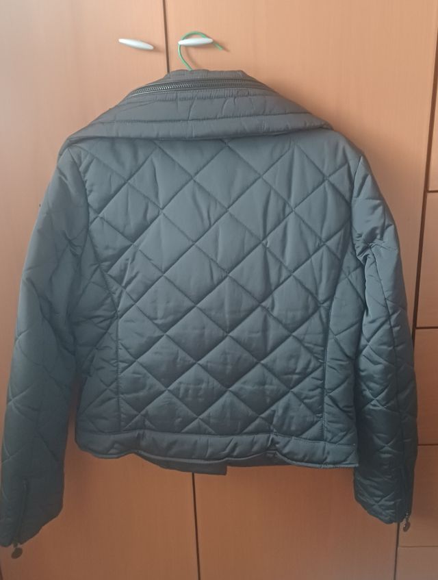 Cazadora acolchada negra