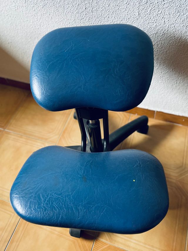 Silla ergonómica azul